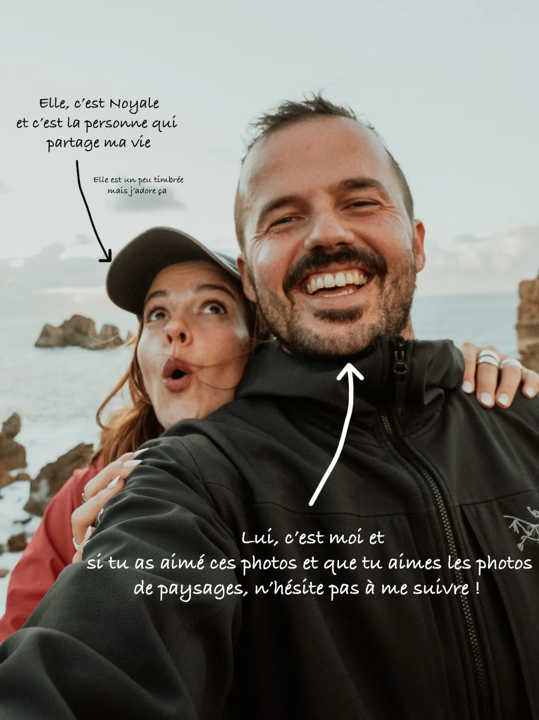 Anthony Froidevaux, photographe de mariage, et Noyale, sa compagne, en selfie au bord de l'océan