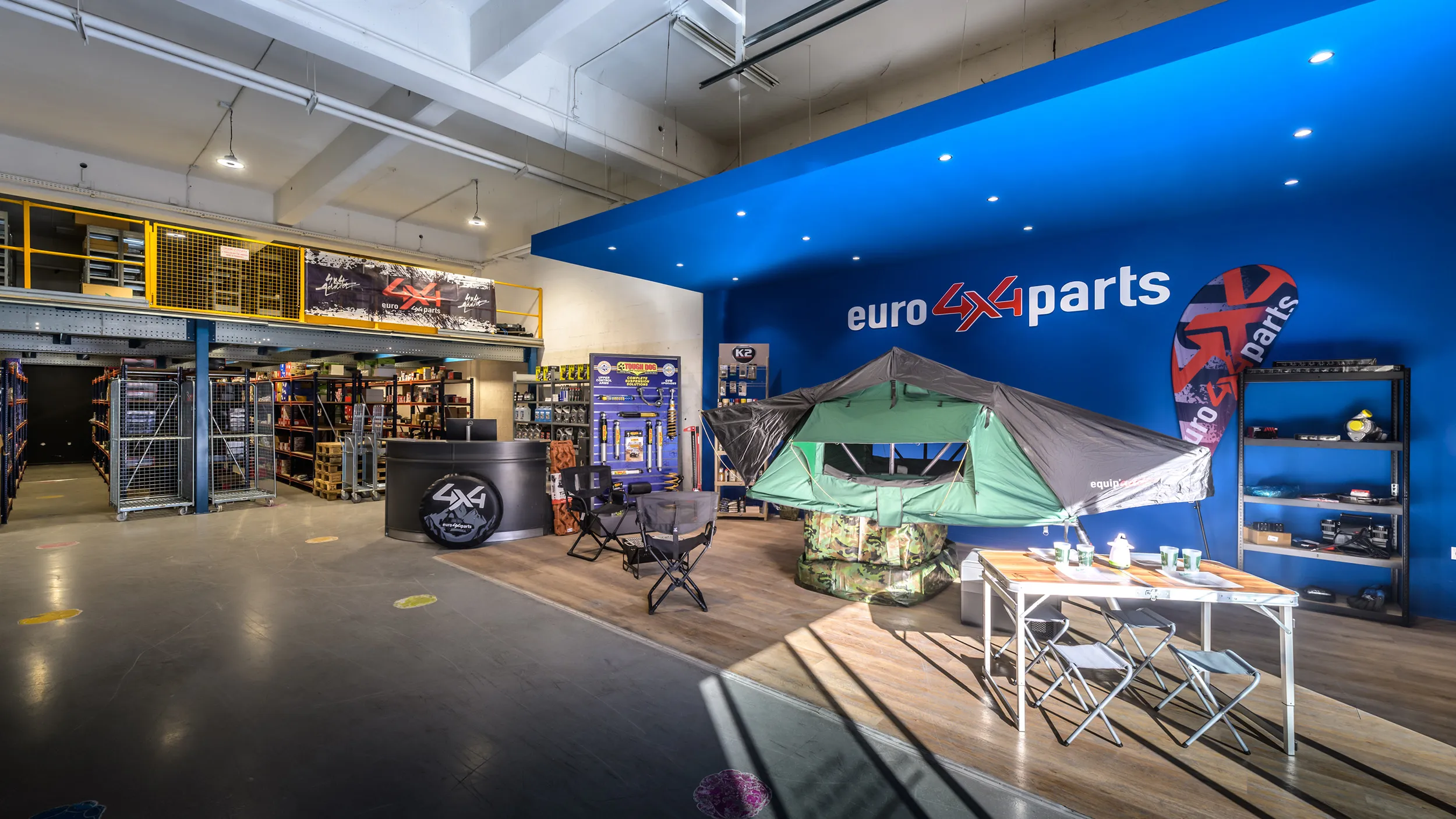 Le showroom Euro4x4Parts de Marseille, tente de toit et mobilier de bivouac exposés